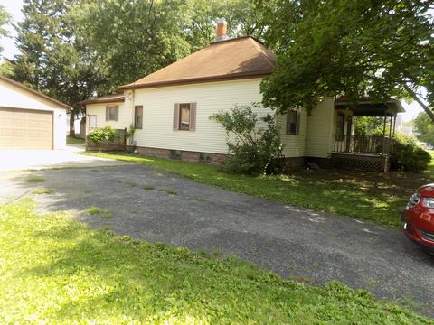 213 E North St, Forrest, IL 61741 photo 3