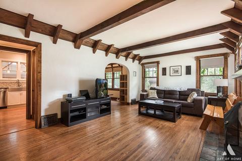 335 N Commonwealth Ave, Elgin, IL 60123 photo 4