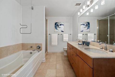 250 E Pearson St #701, Chicago, IL 60611 photo 9