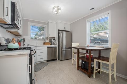 65 Cherry St, Park Forest, IL 60466 photo 6