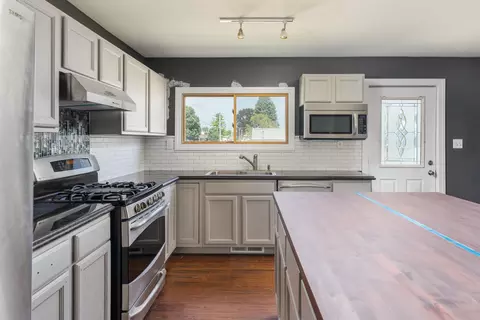 301 E 2nd St, Oglesby, IL 61348 photo 9