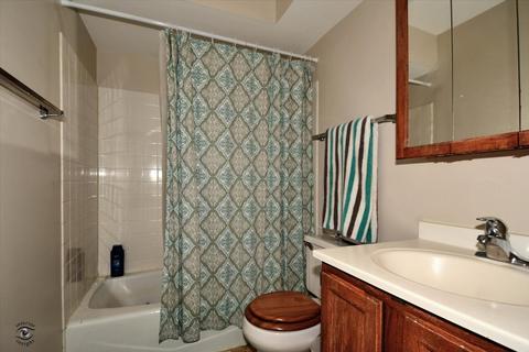 853 Bishop Ave, Aurora, IL 60506 photo 33