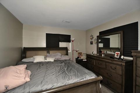 853 Bishop Ave, Aurora, IL 60506 photo 18