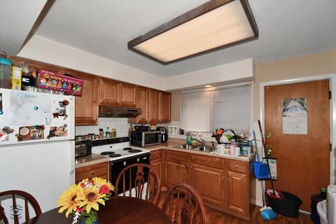 853 Bishop Ave, Aurora, IL 60506 photo 8