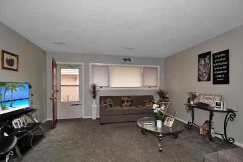 853 Bishop Ave, Aurora, IL 60506 photo 14