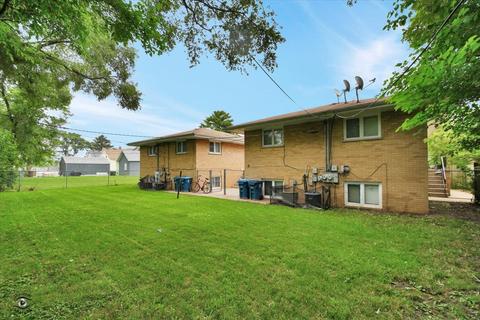 853 Bishop Ave, Aurora, IL 60506 photo 2