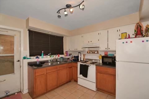 853 Bishop Ave, Aurora, IL 60506 photo 4