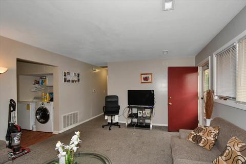 853 Bishop Ave, Aurora, IL 60506 photo 15