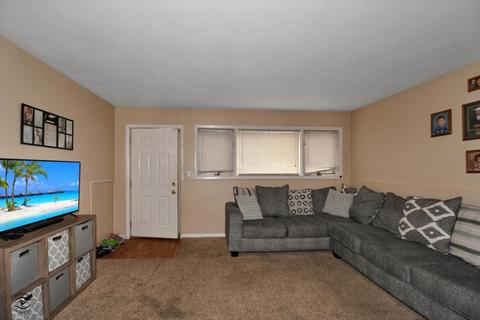 853 Bishop Ave, Aurora, IL 60506 photo 9