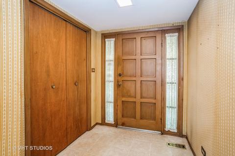 1330 Nottingham Ln, Hoffman Estates, IL 60169 photo 2
