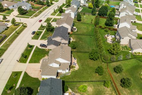 1140 N Pointe Dr, Normal, IL 61761 photo 4