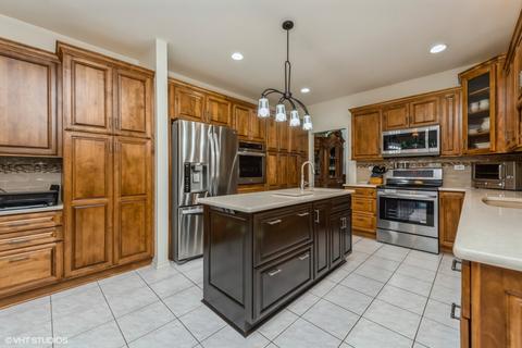 5610 Chesapeake Dr, Mchenry, IL 60050 photo 4