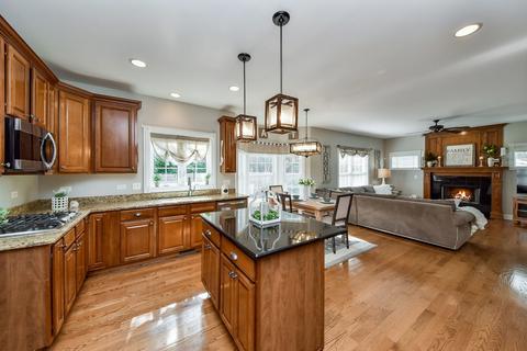 2151 Glencoe St, Wheaton, IL 60187 photo 10