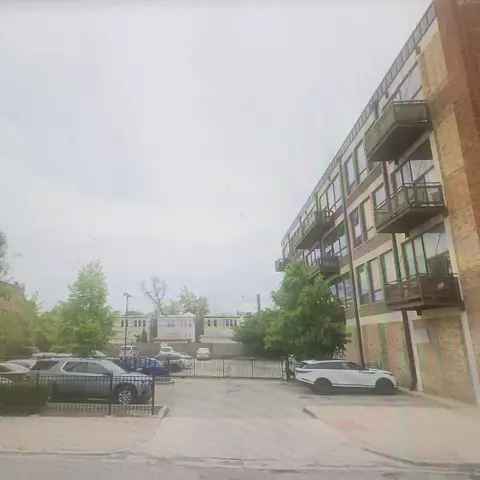 4131 W Belmont Ave #P-9, Chicago, IL 60641