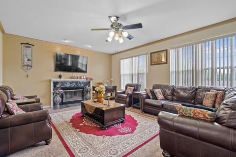 2541 Cushing Ln, Aurora, IL 60503 photo 3