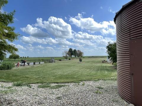19 Westwood St, Weldon, IL 61882 photo 3