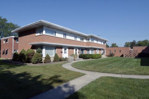 616 E Shabonee Trl, Mount Prospect, IL 60056 photo 1