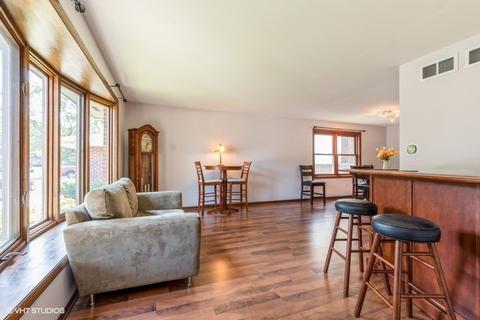14358 Maple Ln, Midlothian, IL 60445 photo 4