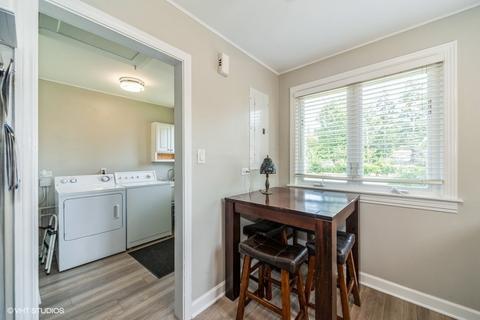 2721 Eisenhower Dr, Des Plaines, IL 60018 photo 9