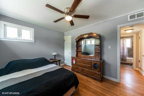 2721 Eisenhower Dr, Des Plaines, IL 60018 photo 13