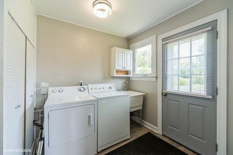 2721 Eisenhower Dr, Des Plaines, IL 60018 photo 10