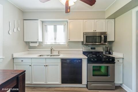 2721 Eisenhower Dr, Des Plaines, IL 60018 photo 8