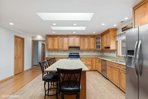 640 Western St, Hoffman Estates, IL 60169 photo 4