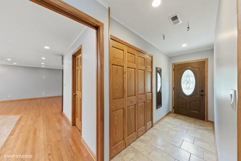 640 Western St, Hoffman Estates, IL 60169 photo 3