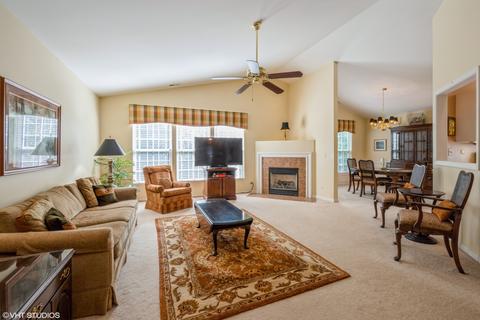 605 Conservatory Ln, Aurora, IL 60502 photo 2