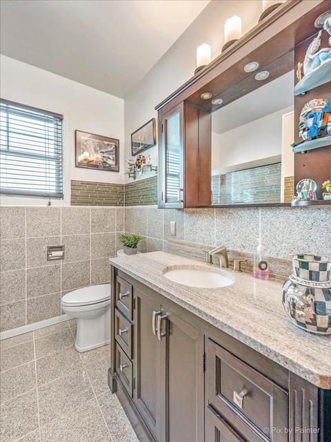19 S Commonwealth Ave, Elgin, IL 60123 photo 11