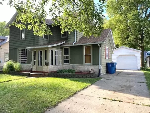 701 E Chamberlin St, Dixon, IL 61021 photo 2
