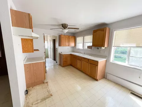 119 E Allen St, Ottawa, IL 61350 photo 6
