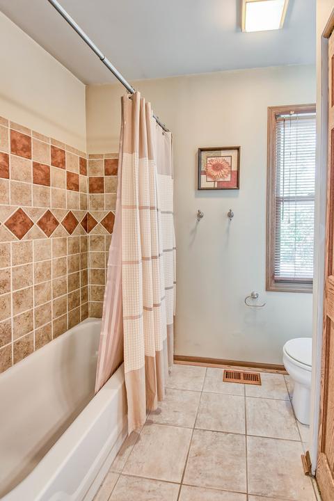 592 Covered Bridge Dr, Elgin, IL 60124 photo 22