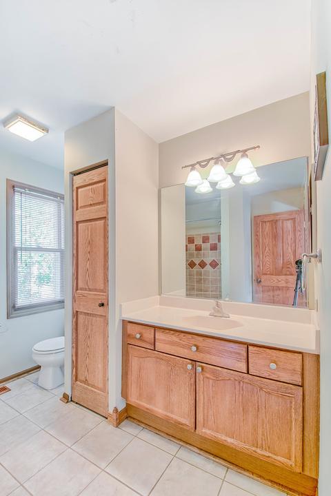 592 Covered Bridge Dr, Elgin, IL 60124 photo 21