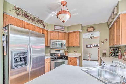 592 Covered Bridge Dr, Elgin, IL 60124 photo 7