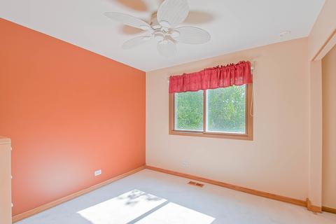 592 Covered Bridge Dr, Elgin, IL 60124 photo 19