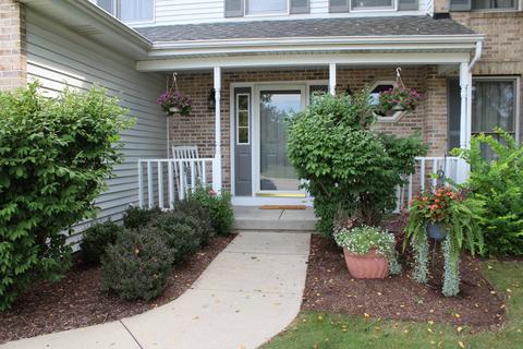 755 Cheyenne Ct, Elgin, IL 60123 photo 2