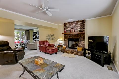 815 Cheyenne Ln, Elgin, IL 60123 photo 10