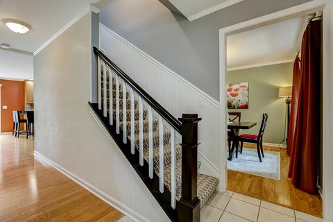 815 Cheyenne Ln, Elgin, IL 60123 photo 3