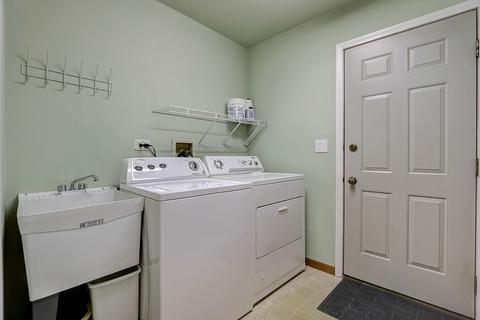 815 Cheyenne Ln, Elgin, IL 60123 photo 11