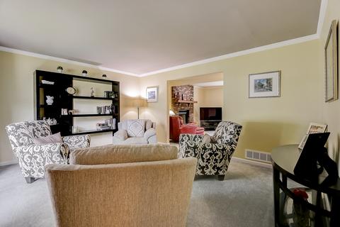 815 Cheyenne Ln, Elgin, IL 60123 photo 4