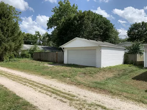 169 E Union St, Seneca, IL 61360 photo 4