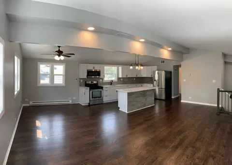 169 E Union St, Seneca, IL 61360 photo 5
