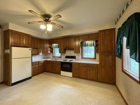 813 Masso St, Chenoa, IL 61726 photo 15