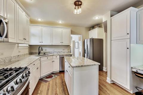818 N Summit St, Wheaton, IL 60187 photo 11
