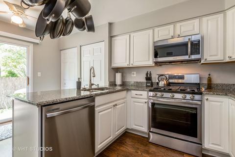 147 Shadowbend Dr, Wheeling, IL 60090 photo 9