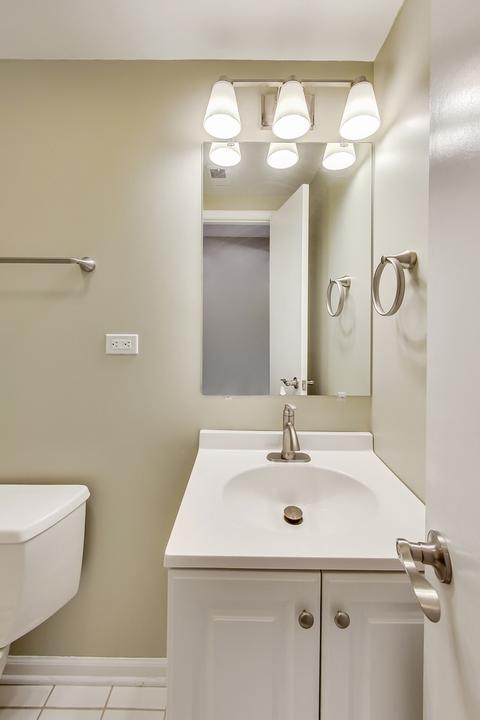 689 S Poplar Ave, Elmhurst, IL 60126 photo 19