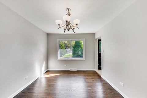 689 S Poplar Ave, Elmhurst, IL 60126 photo 9