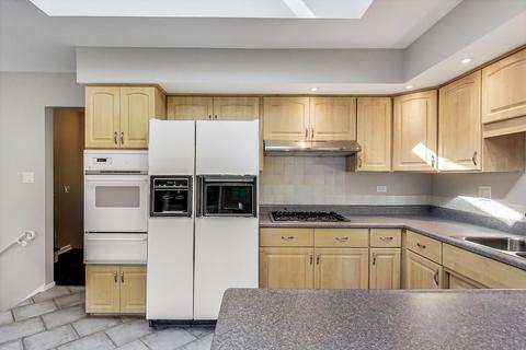689 S Poplar Ave, Elmhurst, IL 60126 photo 13