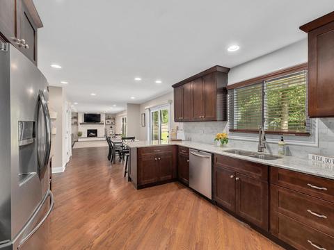 737 Spring St, Roselle, IL 60172 photo 10